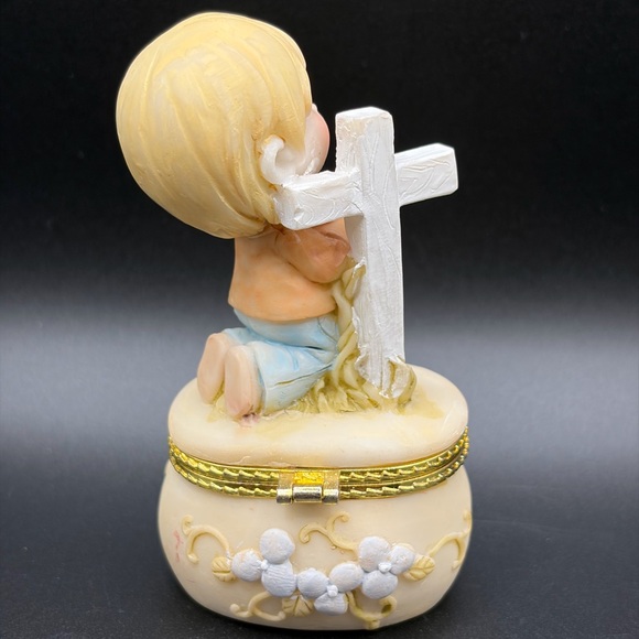 Precious Moments A Time for Prayer Little Boy With Cross Trinket Box - Picture 2 of 12